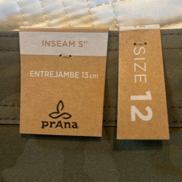 NWT Camo green shorts with a lot of stretch. Zip up with button. - Picture 3 of 5